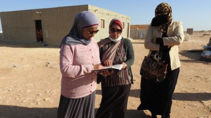 امينة المرأة اثناء تجهيز المستندات لاستخراج البطاقات الرقم القومي للسيدات